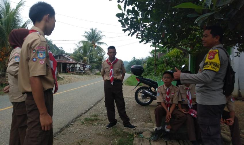 Sambangi Pelajar, Bhabinkamtibmas Sampaikan Pesan Kamtibmas 