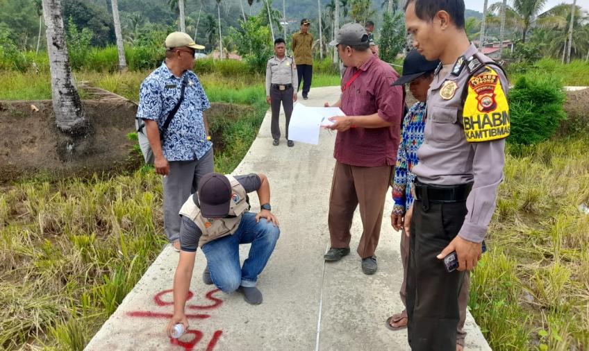 Bhabinkamtibmas Polsek Lebong Utara Hadiri Monev di Desa Talang Ulu