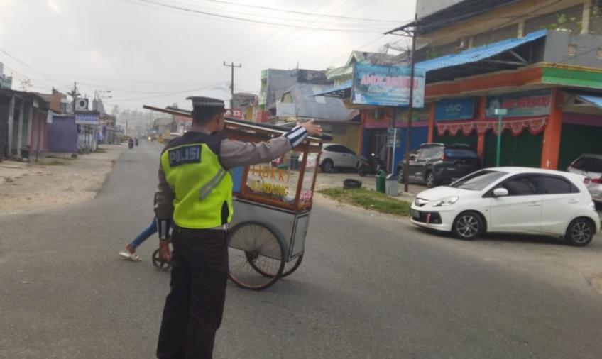 Wujudkan Kamseltibcar Lantas, Sat Lantas Polres Kaur  Gelar Pengaturan Lalin di Pagi Hari  