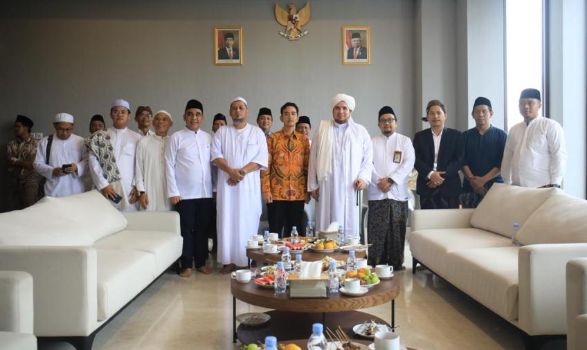 Di Solo, Muzani dan Gibran Silaturahmi dengan Habib Jindan dan Habib Ali Kwitang 