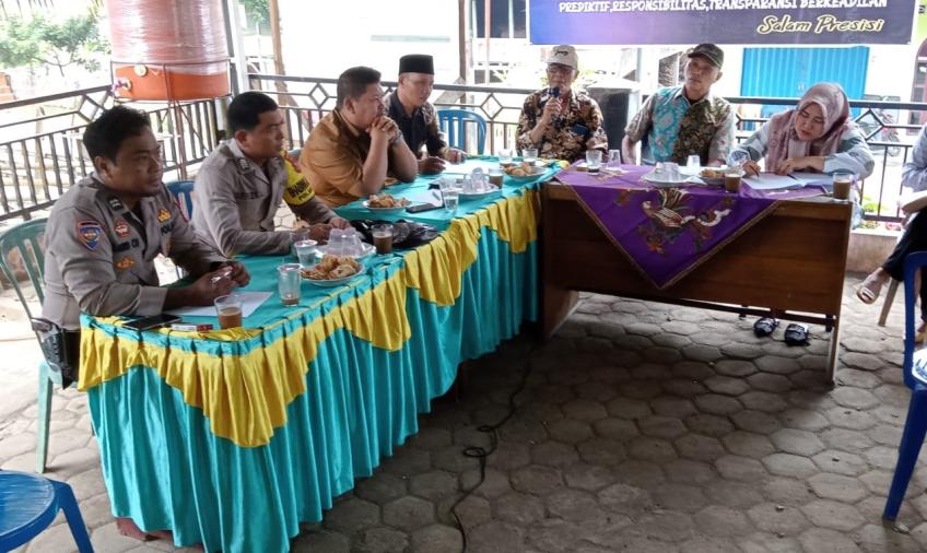 Perkuat Sinergitas Polisi dengan Masyarakat, Polsek Pino Gelar Jumat Curhat di desa Padang Lebar 