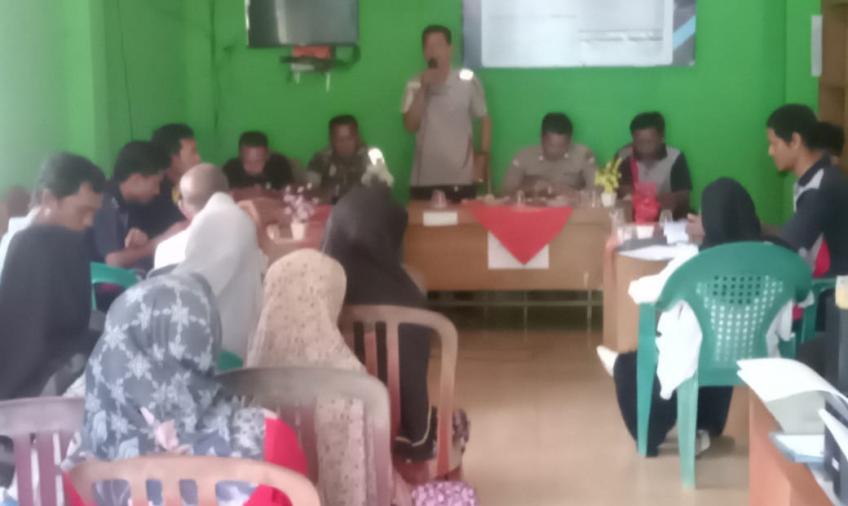 Bhabinkamtibmas Polsek Pino Menghadiri Musyawarah Penetapan Pembangunan Desa 