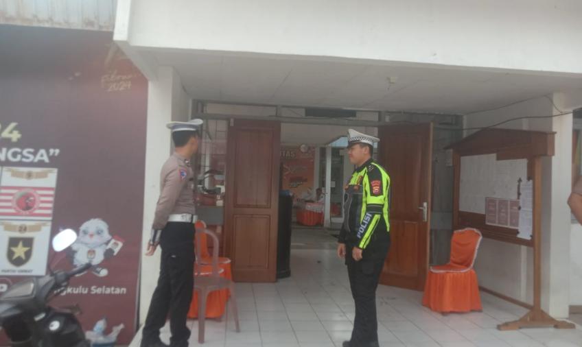 Wujudkan Kamselticar, Sat Lantas Polres BS Patroli ke KPU dan Gudang Logistik KPU Serta Bawaslu