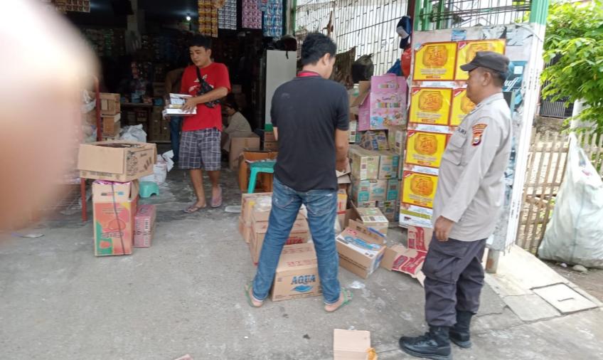 Bhabinkamtibmas Polsek Pino Raya Monitoring Perkembangan Stok dan Harga Sembako 