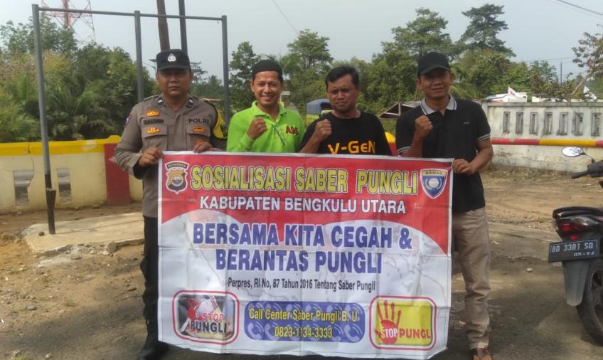 Ingatakan Bahaya Pungli, Bhabinkamtibmas Sosialisasi Saber Pungli kepada Warga