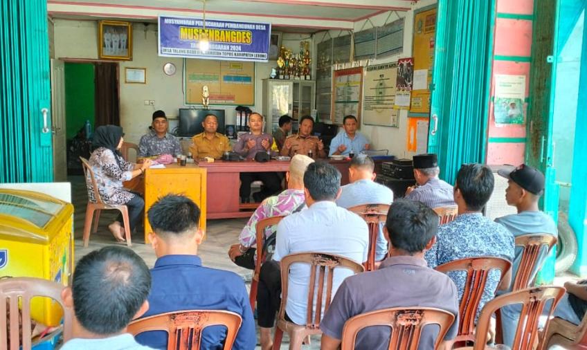Bhabinkamtibmas Polsek Lebong Rimbo Pengadang Hadiri Musrenbangdes di Desa Talang Baru 2