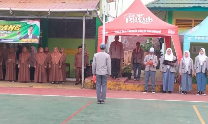 Bhabinkamtibmas Kelurahan Kampung Bali Hadiri Upacara Bendera di SMA Muhamdiyah 4 Kota Bengkulu