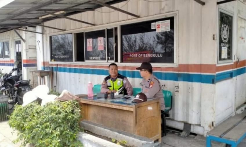Tingkatkan Pengamanan, Polsek KSKP Pulau Baai Patroli Siang