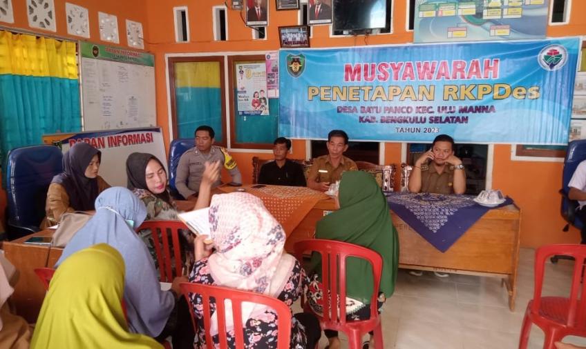 Bhabinkamtibmas Polsek Pino Menghadiri Musyawarah Penetapan Rancangan RKP Des Desa Batu Panco