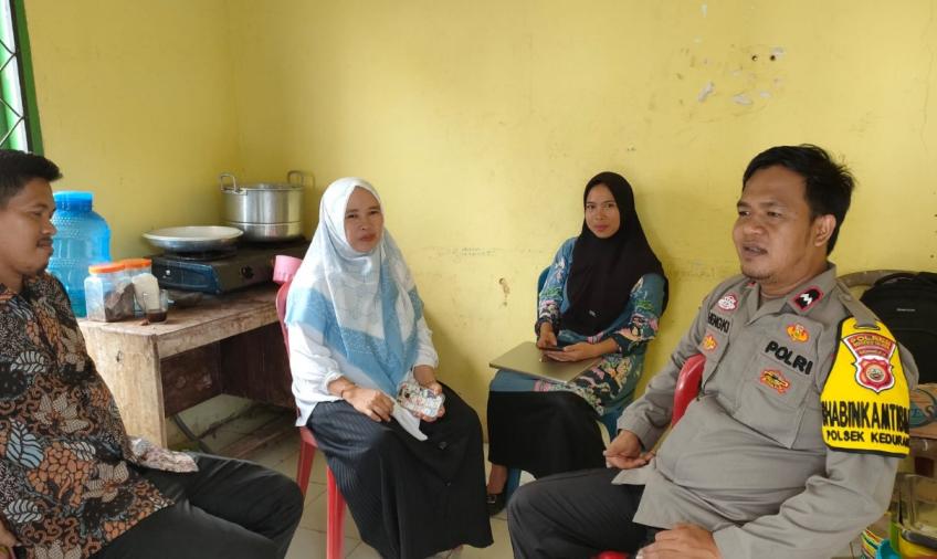 Bhabinkamtibmas Sambangi Perangkat Desa Lawang Agung   Wujudkan Kamtibmas yang Kondusif    