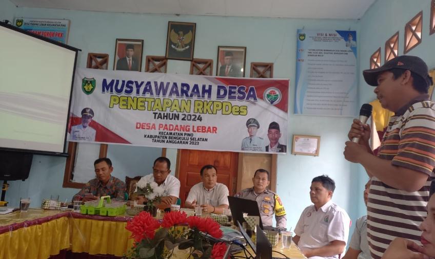 Pantau Perkembangan desa Binaan Bhabinkamtibmas Polsek Pino Menghadiri Musyawarah Penetapan Rancangan RKP Des 2024 