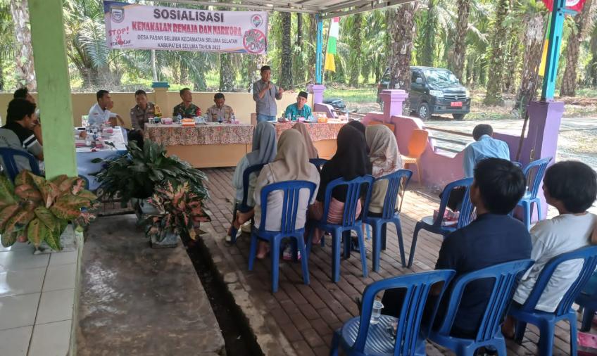 Sat Resnarkoba Polres Seluma Melaksanakan Sosialisasi Kenakalan Remaja dan Bahaya Narkoba di Desa Pasar Seluma