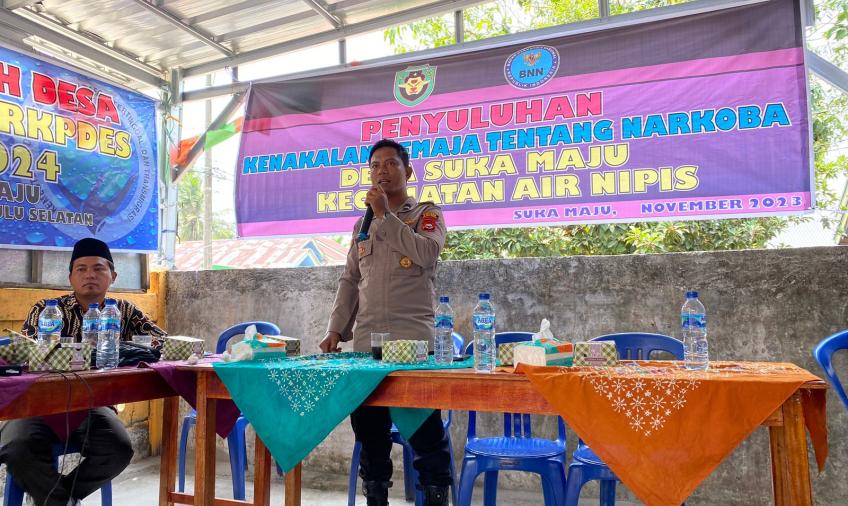 Bhabinkamtibmas Polsek Seginim Sambangi  Warga Desa Binaanya Hadiri Kegiatan Sosialisasi Bahaya Narkoba