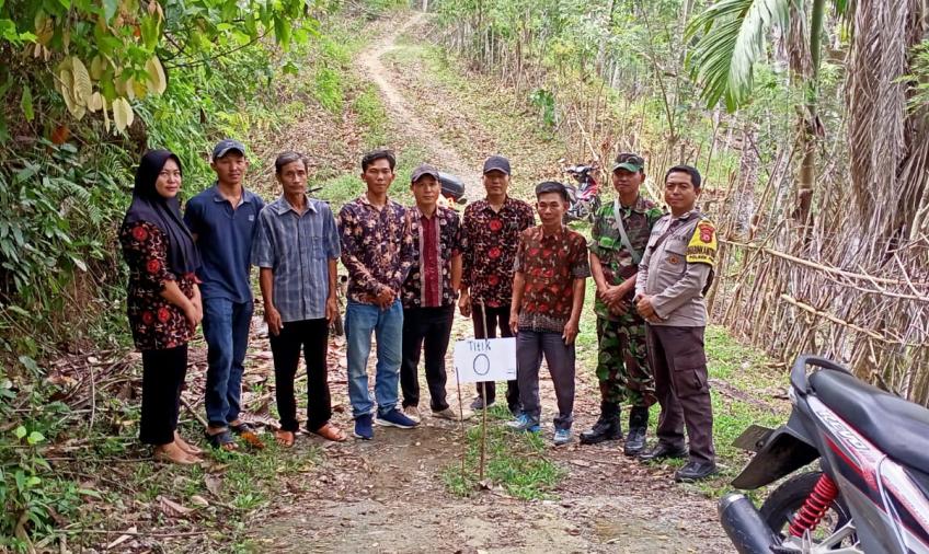 Bhabinkamtibmas Polsek Pino Menghadiri Musyawarah Pra Pembangunan Fisik Desa Batu Panco