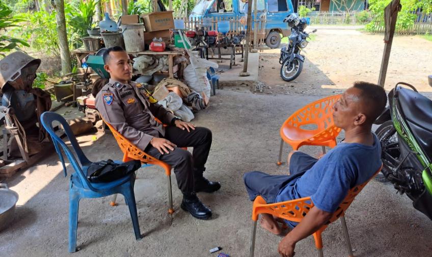Personel Polsek Kota Manna Laksanakan Sosialisasi Saber Pungli dan Edukasi Masyarakat