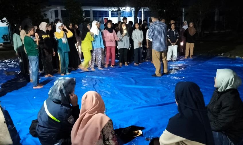 Bhabinkamtibmas Polsek Kampung Melayu Sambangi Lokasi Kegiatan Pelajar SMPN 19 