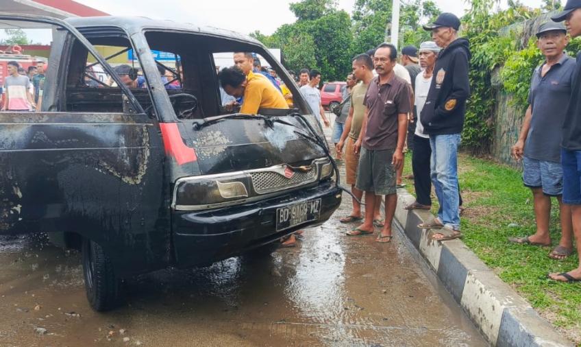 Polres BS Olah TKP Kebakaran Mobil Pick Up di SPBU Kutau 