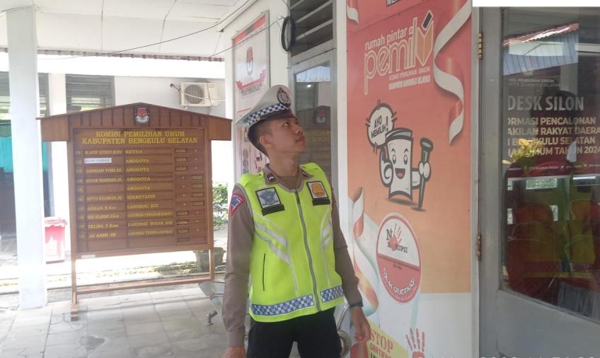 Sat Lantas Polres BS Giatkan Patroli Ke Gudang Logistik KPU, Kantor KPU dan Bawaslu  