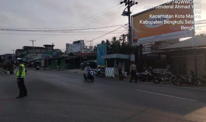 Polsek Kota Manna Strong Point Atur Lalin Pagi Ciptakan Kelancaran Lalu Lintas