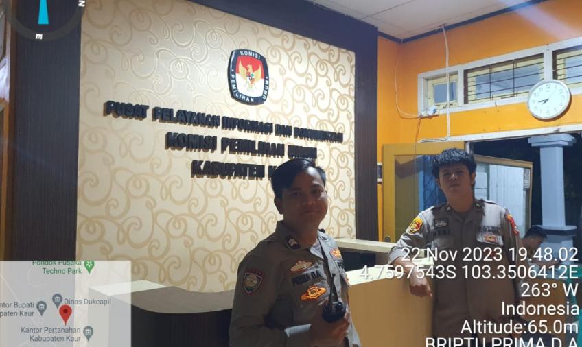 Patroli di Kantor KPU, Polres Kaur Lakukan Pengamanan dan Pemeriksaan
