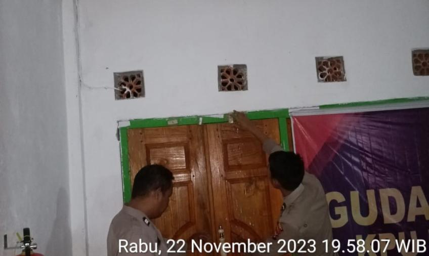 1X24 Jam Gudang Logistik 3 KPU Kaur Dilakukan Pengamanan