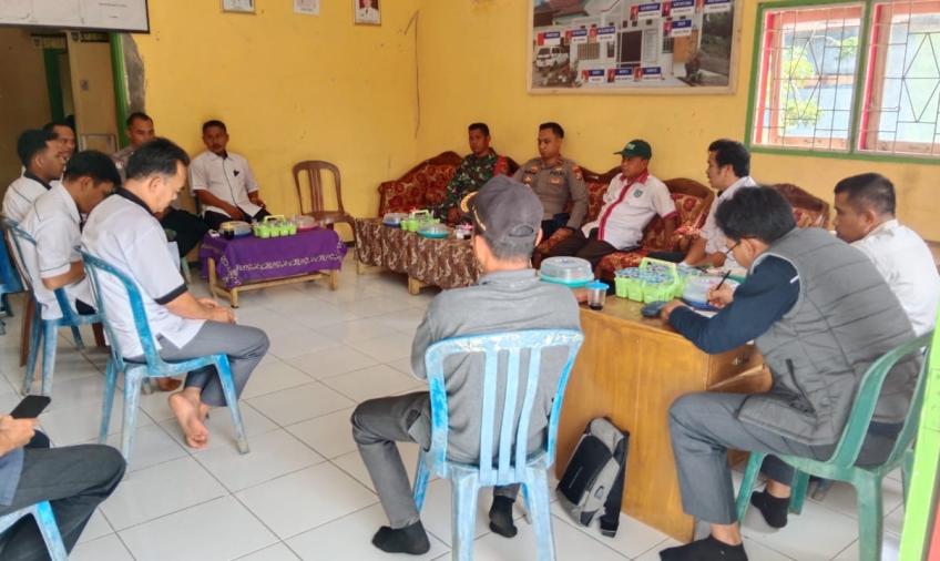 Kapolsek Giri Mulya Melaksanakan Monev Pembangunan Fisik T.A 2023 di Desa Rena Jaya