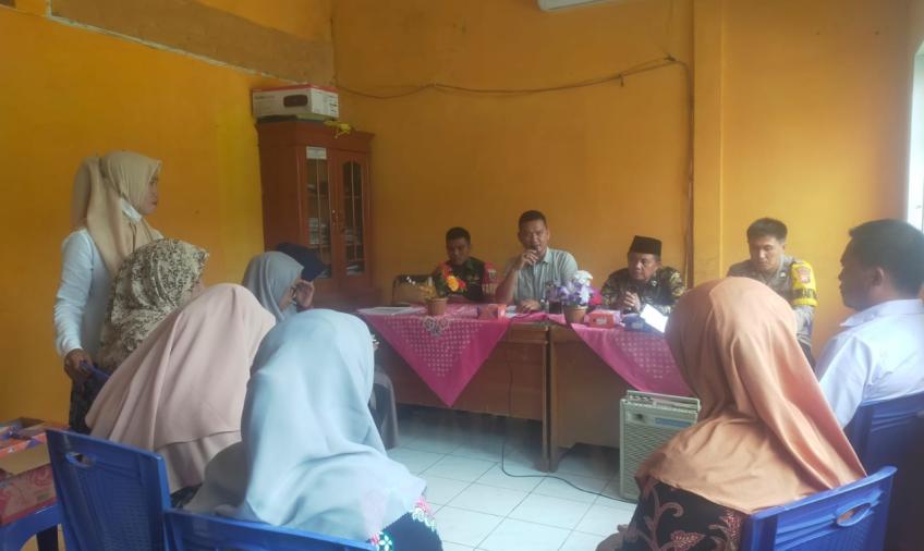 Kanit Binmas Polsek Pino dan Bhabinkamtibmas Polsek Pino Hadiri Kegiatan Sosialisasi Pencegahan dan Penanganan Stunting Serta Gizi Buruk