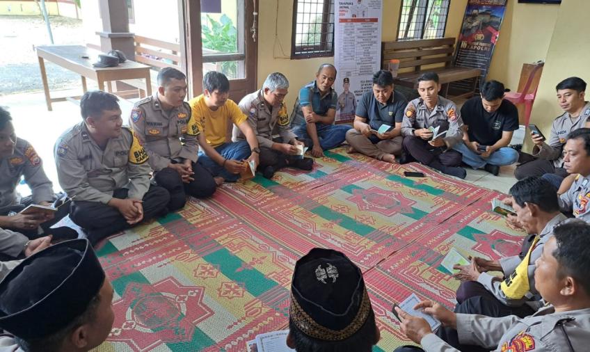 Personel Polsek Air Besi Gelar Giat Binrohtal di Mako Polsek Air Besi
