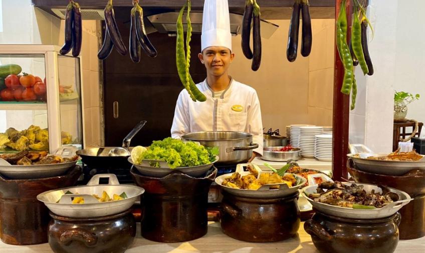Nikmati Sensasi Makan Pecel Lele di Hotel Santika Bengkulu