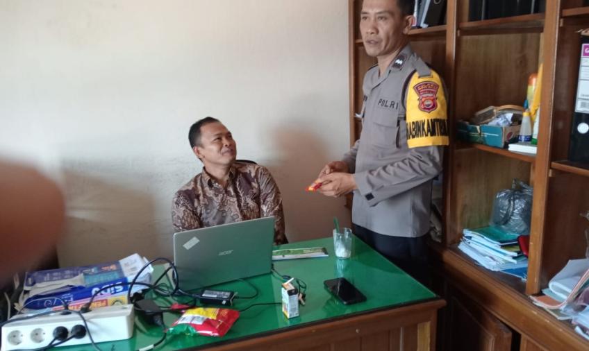 Bhabinkamtibmas Polsek Manna Sambang Warga Sampaikan Imbauan Kamtibmas
