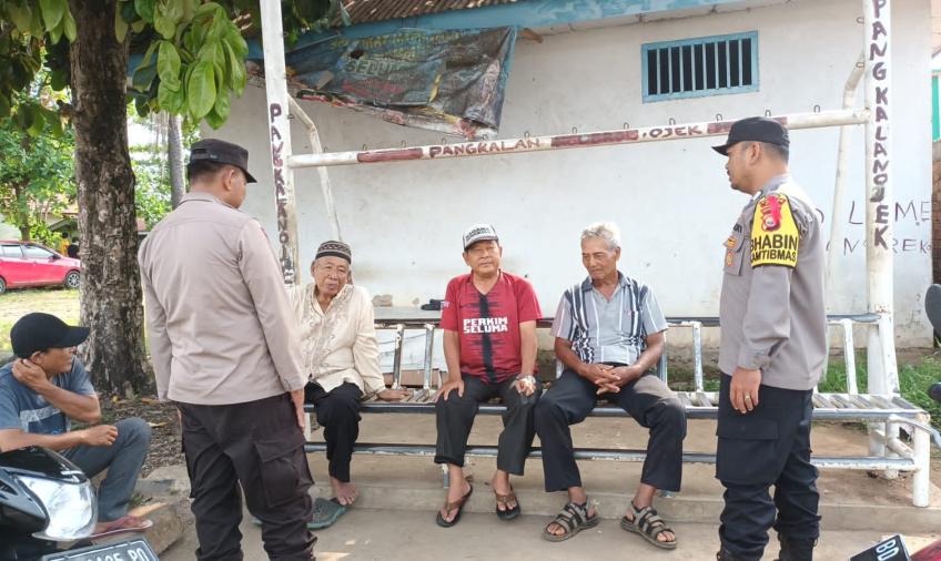 Polsek Seluma Jumat Curhat Dengarkan Keluahan Warga Pasar Tais 