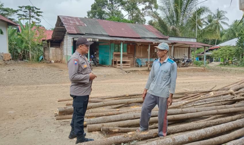 Berikan Rasa Aman, Bhabinkamtibmas Polsek Padang Jaya Sambangi Warga Berikan Imbauan Kamtibmas