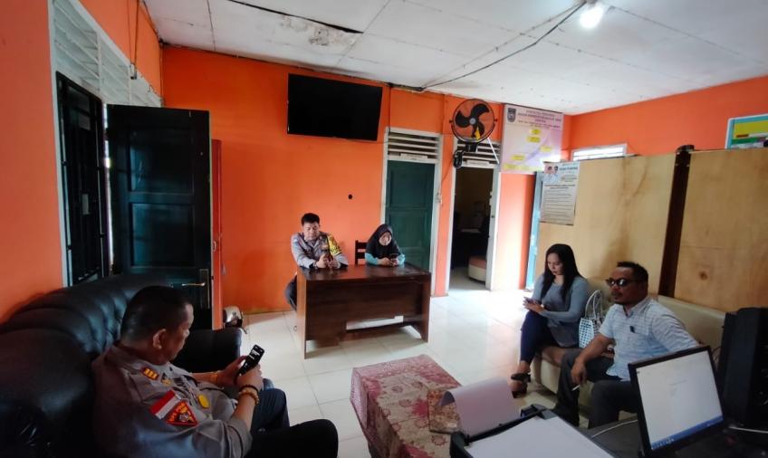 Kasat Binmas Polres BU, Kunjungi Korban Solar Tumpah 