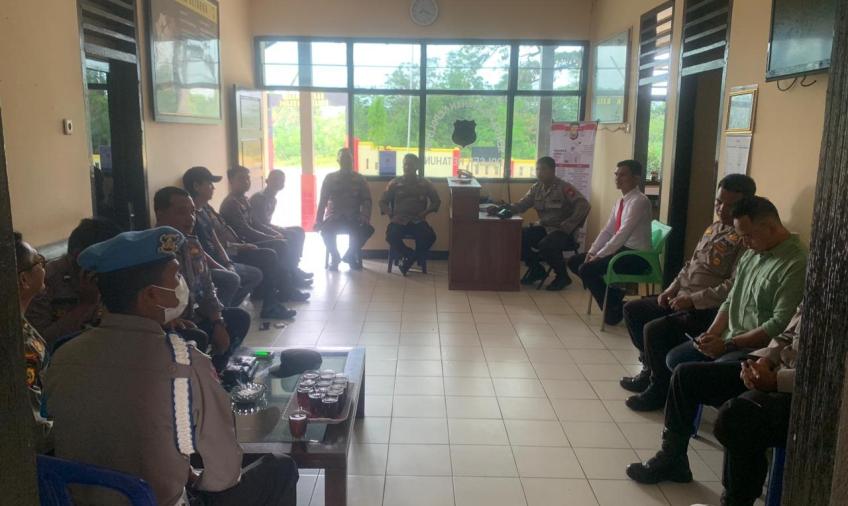 Pimpin Anev Mingguan, Waka Polsek Ketahun Minta Tingkatkan Kinerja dan Pelayanan Masyarakat