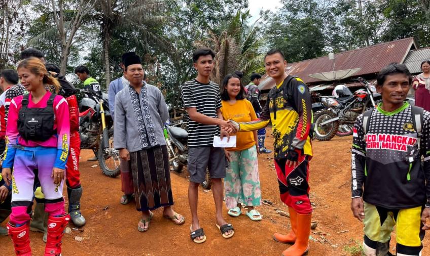 Peduli Korban Kebakaran, Polsek Ketahun Beri Bantuan Sosial