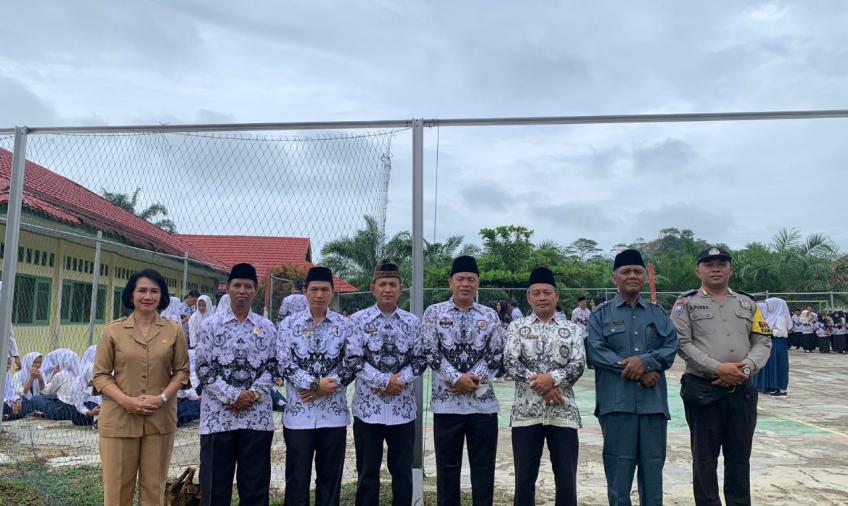 Bhabinkamtibams Hadiri Peringatan HUT PGRI ke-78 dan Hari Guru Nasional