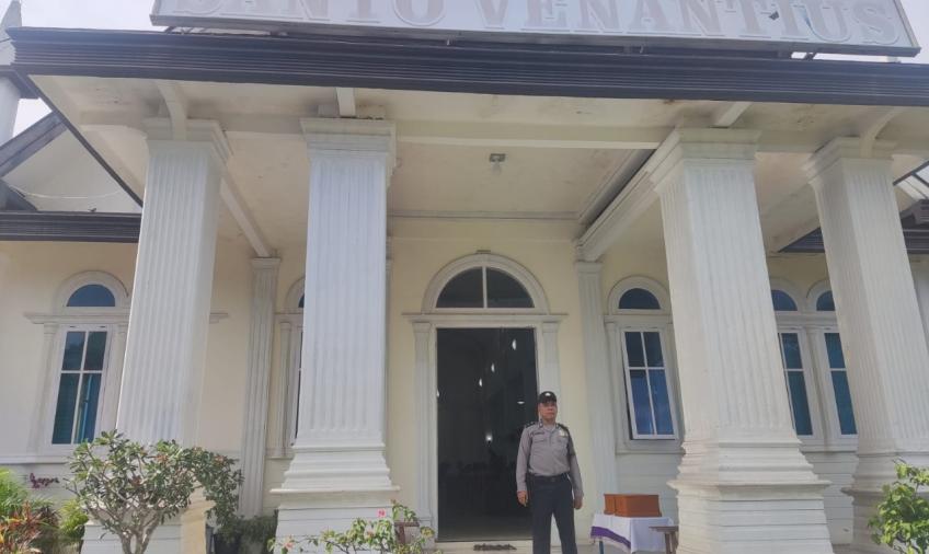 Polsek Padang Jaya Gelar Pengamanan Gereja, Kawal Kebaktian Hari Minggu