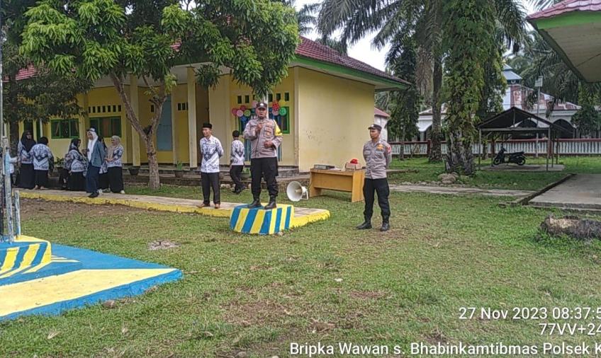 Police Goes To School, Polsek Kaur Tengah Sosialisasikan Penerimaan Polri Jalur Proaktif di SMPN 04