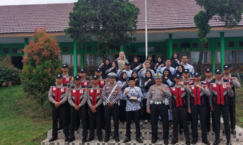 Police Go To School, Sat Lantas Polres Kepahiang Berikan Edukasi ke SMA Negeri 4 Kepahiang