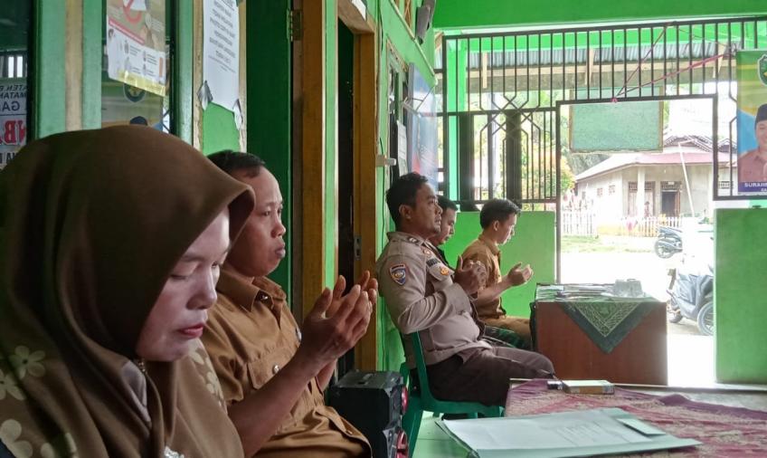 Kanit Binmas dan Bhabinkamtibmas Polsek Pino Menghadiri Musyawarah Pembangunan Desa Tahun 2025