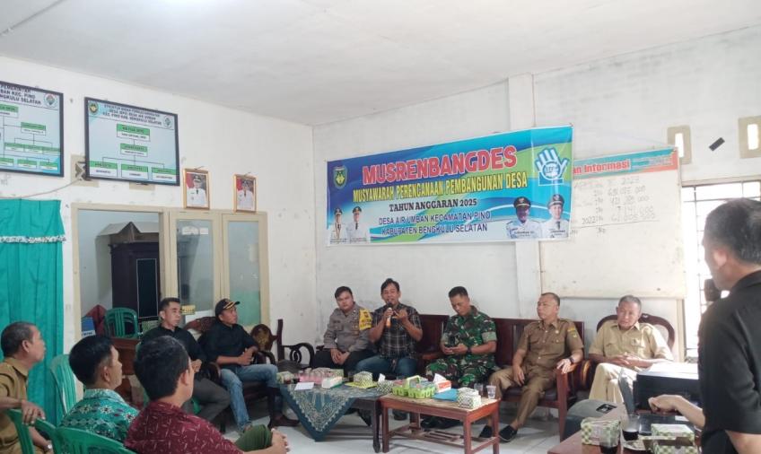 Patikan Program Desa Berjalan Lancar, Bhabinkamtibmas Polsek Pino Menghadiri Musyawarah Pembangunan Desa Tahun 2025