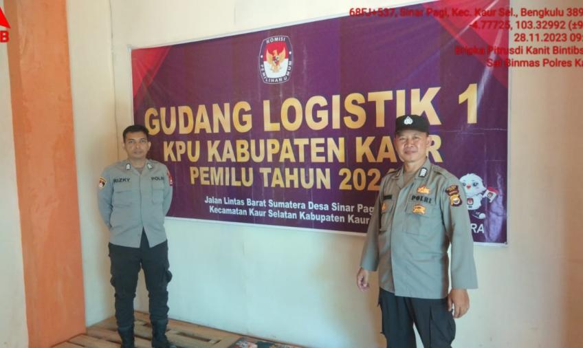 Operasi Mantap Brata Nala 2023, Personel Polres Kaur Pengamanan di Gudang Logistik 1 KPU Kaur