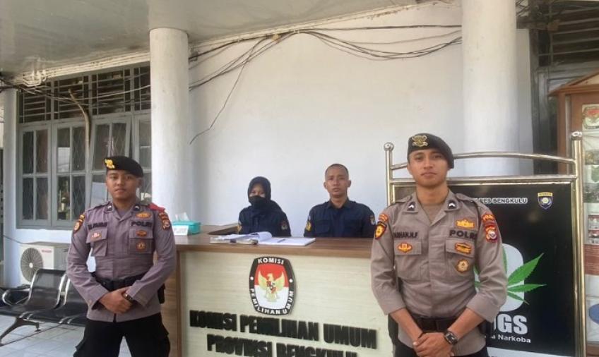 Polda Bengkulu Lakukan Pengamanan di Kantor KPU Provinsi dalam Rangka Ops Mantap Brata Nala 2023