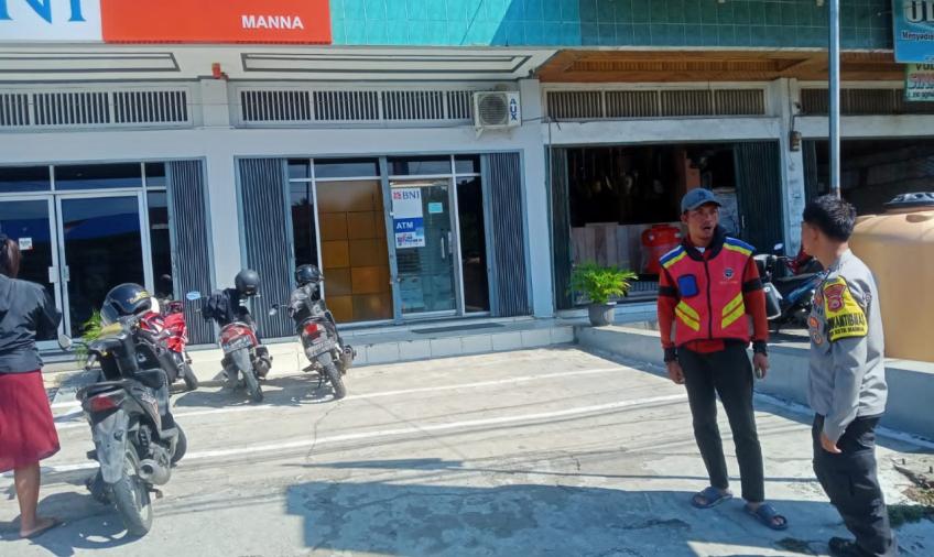 Bhabinkamtibmas Sambang Dialogis kepada Security Bank BNI Cabang Manna, Sampaikan Imbauan Kamtibmas