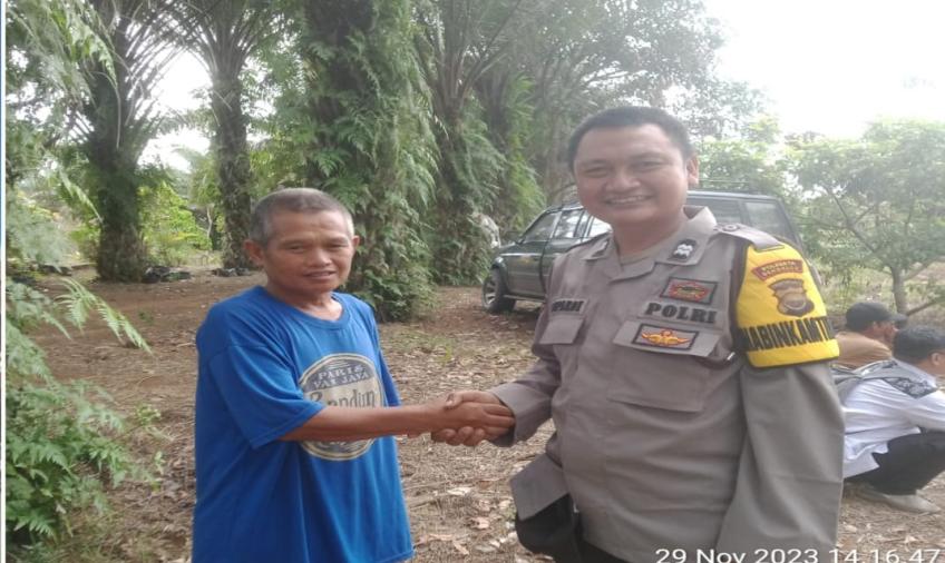 Jalin Seinergitas Bersama Warga dalam Menjaga Kamtibmas, Bhabinkamtibmas Sambangi Warga Kelurahan Sukarami