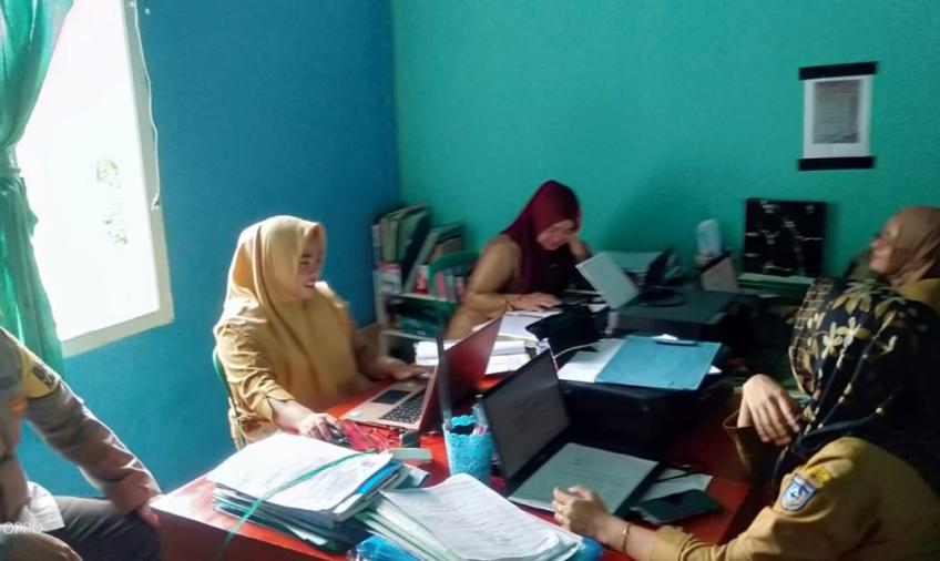 Lewat Cooling System, Bhabinkamtibmas Polsek Ketahun Hadir Ditengah Perangkat Desa
