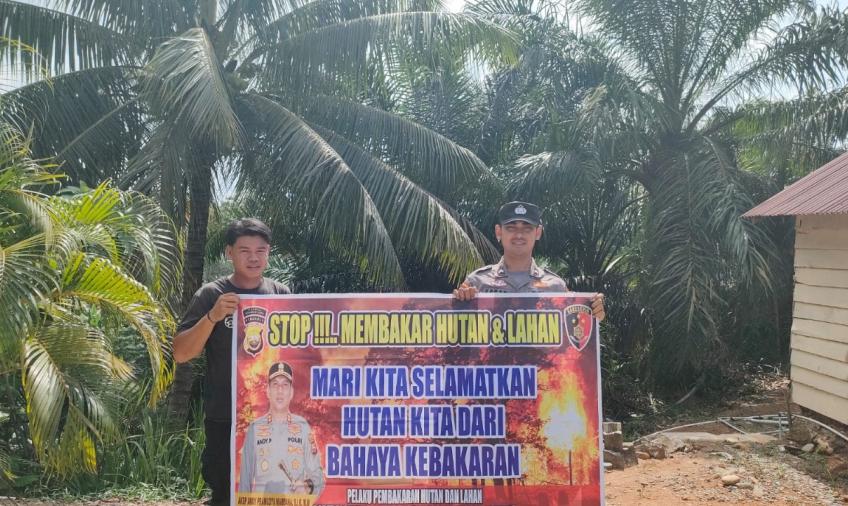 Upaya Dini Cegah Karhutlah, Personel Polsek Ketahun Sampaikan Sosialisasi Karhutla Kepada Masyarakat 