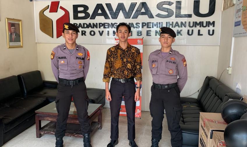 Masuki Masa Kampanye, Polda Bengkulu Intesifkan Pengamanan di Kantor Bawaslu Provinsi 
