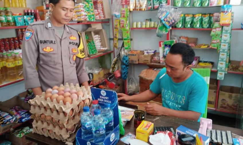 Ciptakan Situasi Kamtibmas Kondusif, Bhabinkamtibmas Polsek Manna Polres BS Gelar Sambang Door To Door