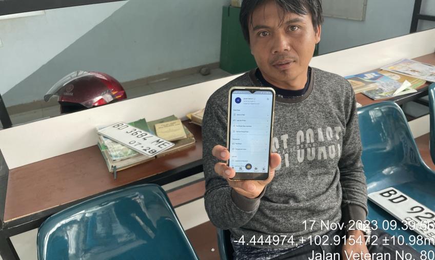 Permudah Wajib Pajak, Regident Satlantas Polres BS Sosialisasi Pembayaran Pajak Lewat Aplikasi SIGNAL dan Super App Presisi Polri